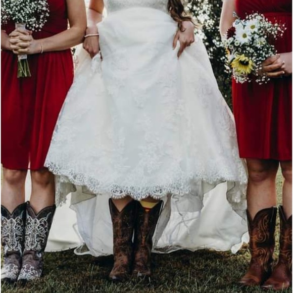 EUC WEDDING DRESS WITH POCKETS - Picture 5 of 9